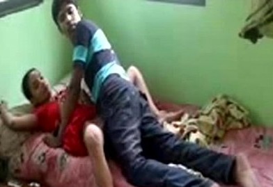 Saree mai chachi ne apne bhatije se chut marwayi
